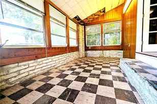 1740 Wisconsin Ln, Sarasota, FL 34239 - Photo 8