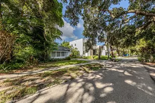 1740 Wisconsin Ln, Sarasota, FL 34239 - Photo 2