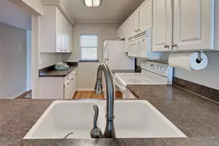 406 Cerromar Cir N, Venice, FL 34293 - Photo 10