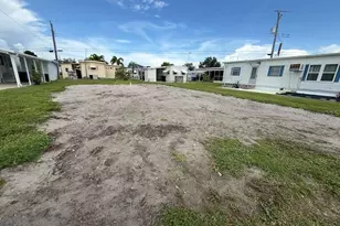 231 Inner Dr E, Venice, FL 34285 - Photo 1