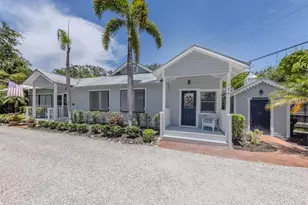 726 Eagle Point Dr, Venice, FL 34285 - Photo 1