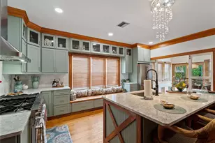 713 Eagle Point Dr, Venice, FL 34285 - Photo 16