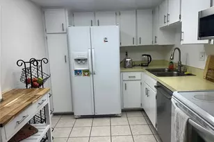 612 Bird Bay Dr S, Venice, FL 34285 - Photo 4