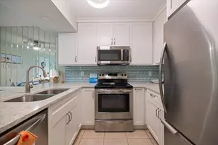 634 Bird Bay Dr E, Venice, FL 34285 - Photo 10