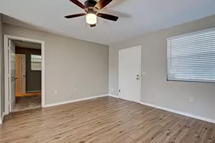 1056 Venetian Pkwy, Venice, FL 34285 - Photo 6