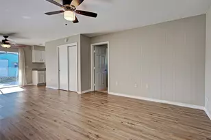 1056 Venetian Pkwy, Venice, FL 34285 - Photo 12