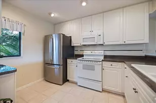 660 Bird Bay Dr W, Venice, FL 34285 - Photo 6