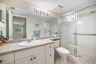 660 Bird Bay Dr W, Venice, FL 34285 - Photo 14