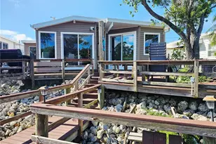 55 N Starboard Dr, Venice, FL 34285 - Photo 24