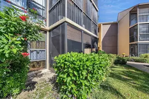 612 Bird Bay Dr S, Venice, FL 34285 - Photo 1