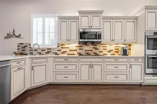 1817 Lancashire Dr, Venice, FL 34293 - Photo 10