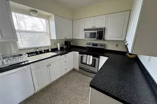 1775 Valencia Dr, Venice, FL 34293 - Photo 10