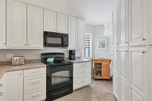 822 Capri Isles Blvd, Venice, FL 34292 - Photo 10