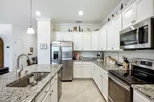 9824 Hilltop Dr, Venice, FL 34292 - Photo 16