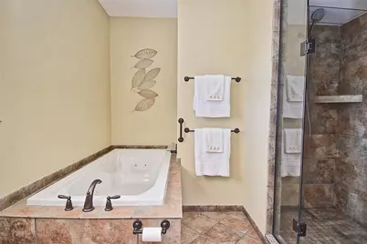 302 Colonia Lane W, Nokomis, FL 34275 - Photo 10