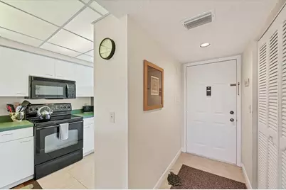 823 Wexford Boulevard #823, Venice, FL 34293 - Photo 10