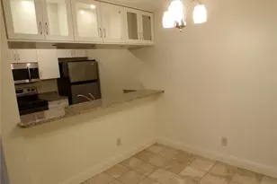 622 Bird Bay Dr S, Venice, FL 34285 - Photo 4