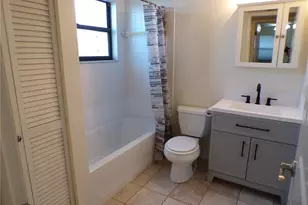 622 Bird Bay Dr S, Venice, FL 34285 - Photo 10