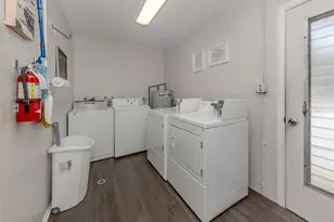 537 Manatee Ct, Venice, FL 34285 - Photo 18