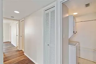 808 Capri Isles Blvd, Venice, FL 34292 - Photo 4