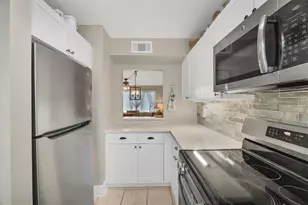 116 Vista Hermosa Cir, Sarasota, FL 34242 - Photo 8