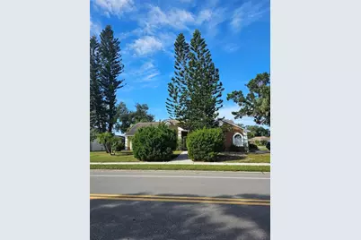 417 Lake Of The Woods Drive, Venice, FL 34293 - Photo 6