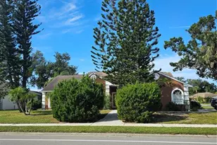 417 Lake of the Woods Dr, Venice, FL 34293 - Photo 6