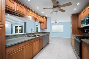 158 Hourglass Dr, Venice, FL 34293 - Photo 10