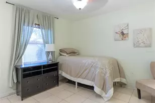 7606 37th St Cir E, Sarasota, FL 34243 - Photo 12