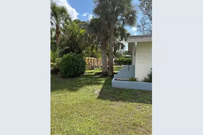 1215 Laurel Avenue, Venice, FL 34285 - Photo 2
