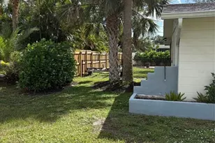 1215 Laurel Ave, Venice, FL 34285 - Photo 2