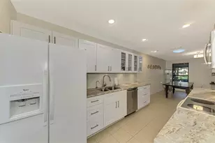 4765 Oak Forest Dr W, Sarasota, FL 34231 - Photo 8