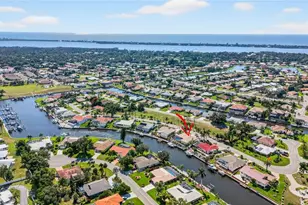 319 Oakwood Cir, Englewood, FL 34223 - Photo 2