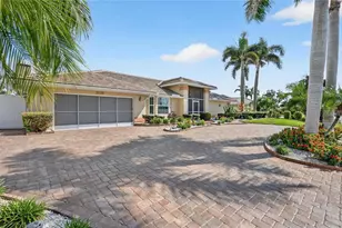 319 Oakwood Cir, Englewood, FL 34223 - Photo 6