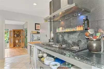 112 Field Avenue East, Venice, FL 34285 - Photo 16