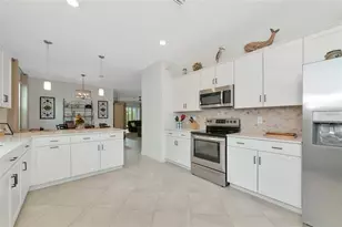 11375 Burgundy Dr, Venice, FL 34293 - Photo 6