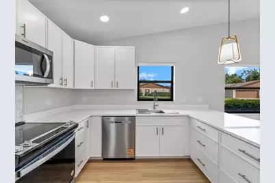 1711 Curry Avenue #82, Nokomis, FL 34275 - Photo 8