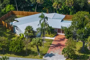 32 Bay Ave, Osprey, FL 34229 - Photo 2