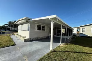 216 Outer Dr E, Venice, FL 34285 - Photo 2