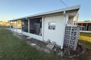 216 Outer Dr E, Venice, FL 34285 - Photo 4