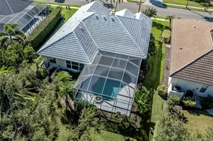 583 Mossy Creek Dr, Venice, FL 34292 - Photo 4
