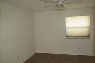 622 Bird Bay Dr E, Venice, FL 34285 - Photo 6