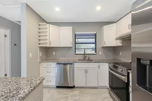 1716 Lakeside Dr, Venice, FL 34293 - Photo 4