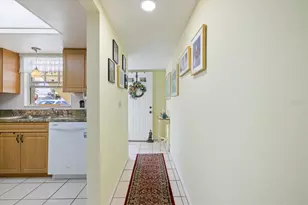 944 Capri Isles Blvd, Venice, FL 34292 - Photo 8
