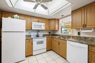 944 Capri Isles Blvd, Venice, FL 34292 - Photo 12