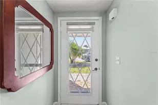 626 Circlewood Dr, Venice, FL 34293 - Photo 2