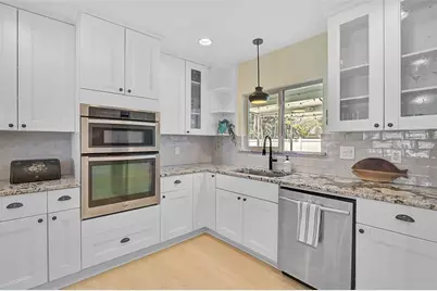 1099 Nokomis Avenue S, Venice, FL 34285 - Photo 10