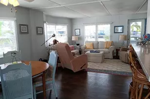 858 S Green Cir, Venice, FL 34285 - Photo 8