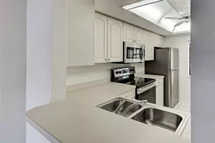 365 3 Lakes Ln, Venice, FL 34285 - Photo 10