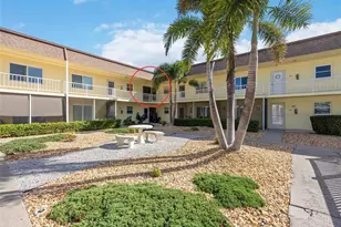 409 Manatee Ct, Venice, FL 34285 - Photo 1